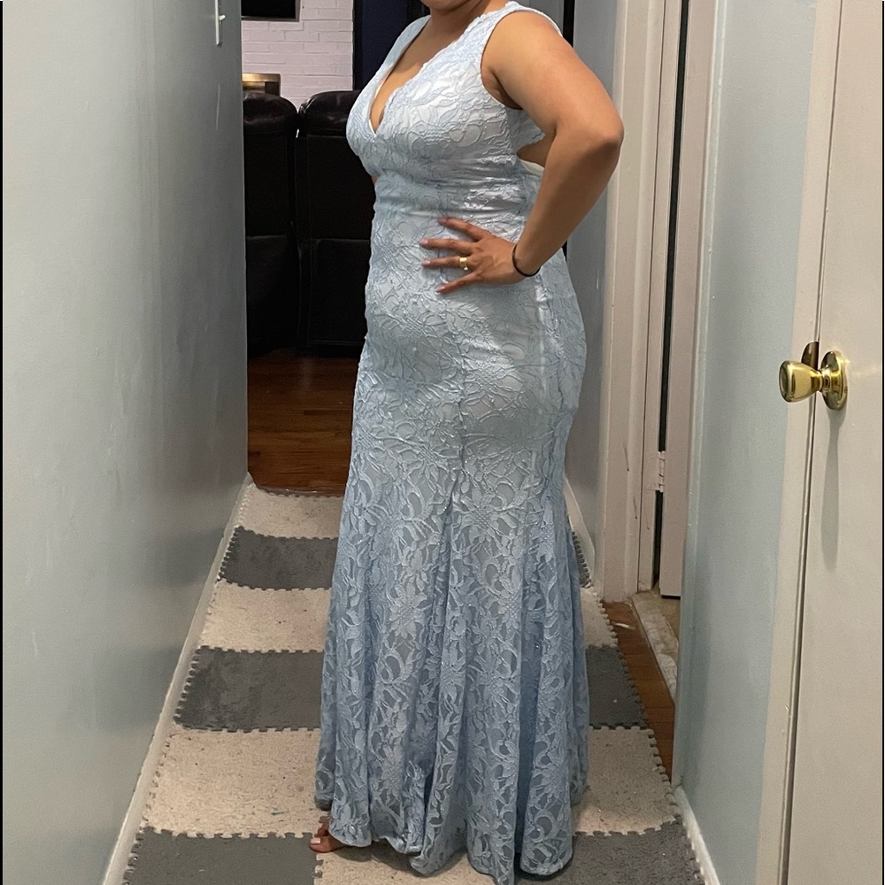 Prom/Gala Gown - Picture 2 of 4